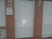 PUERTA DE ALUMINIO